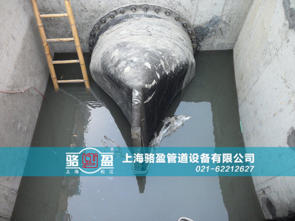 四川省自貢市富順縣法蘭式<a href=http://www.zhonggutong.com/ target=_blank class=infotextkey><a href=http://www.zhonggutong.com target=_blank class=infotextkey>鴨嘴閥</a></a>安裝現(xiàn)場(chǎng)